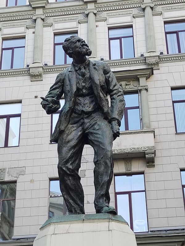 Памятник Воровскому, фотография автора