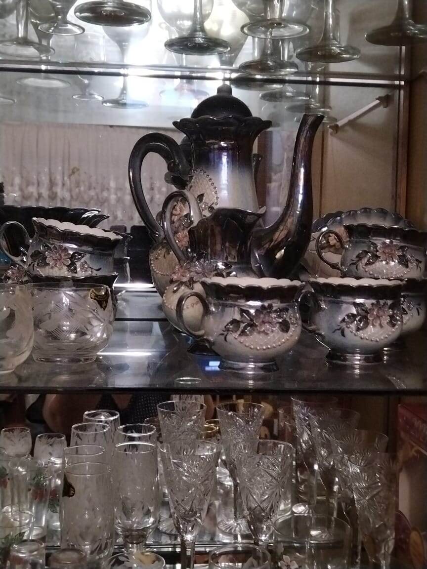 Мне очень нравится этот винтажный кофейный сервиз.