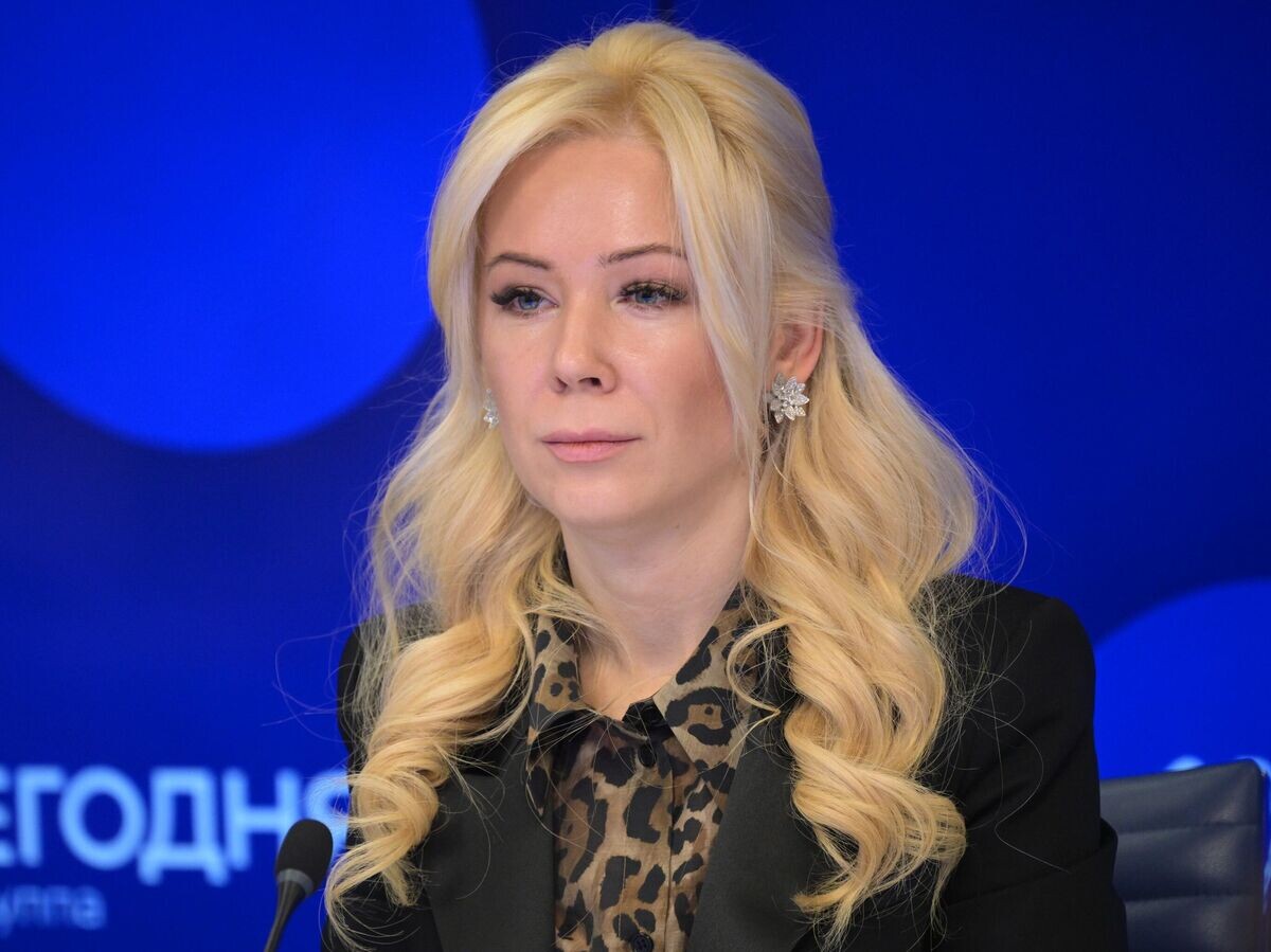    Директор Лиги безопасного интернета, исполнительный директор Национального центра помощи пропавшим и пострадавшим детям Екатерина Мизулина© РИА Новости / Владимир Астапкович