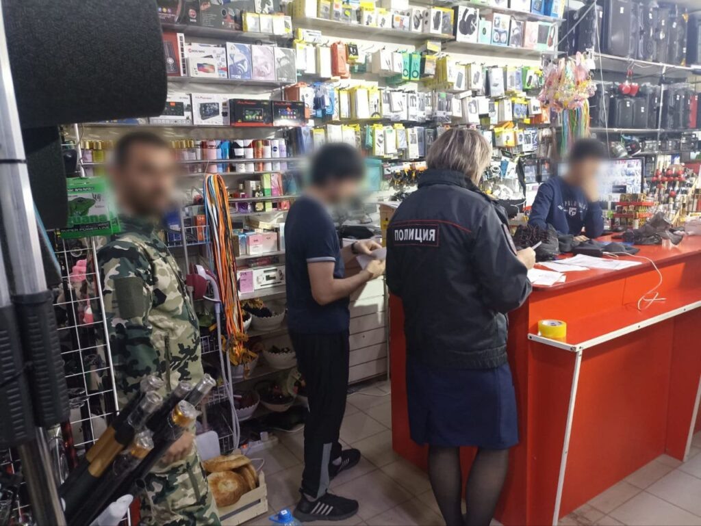     В Гае на стройке и в магазинах нашли нелегальных мигрантов Оренбуржье
📷    В Гае на стройке и в магазинах нашли нелегальных мигрантов Оренбуржье
