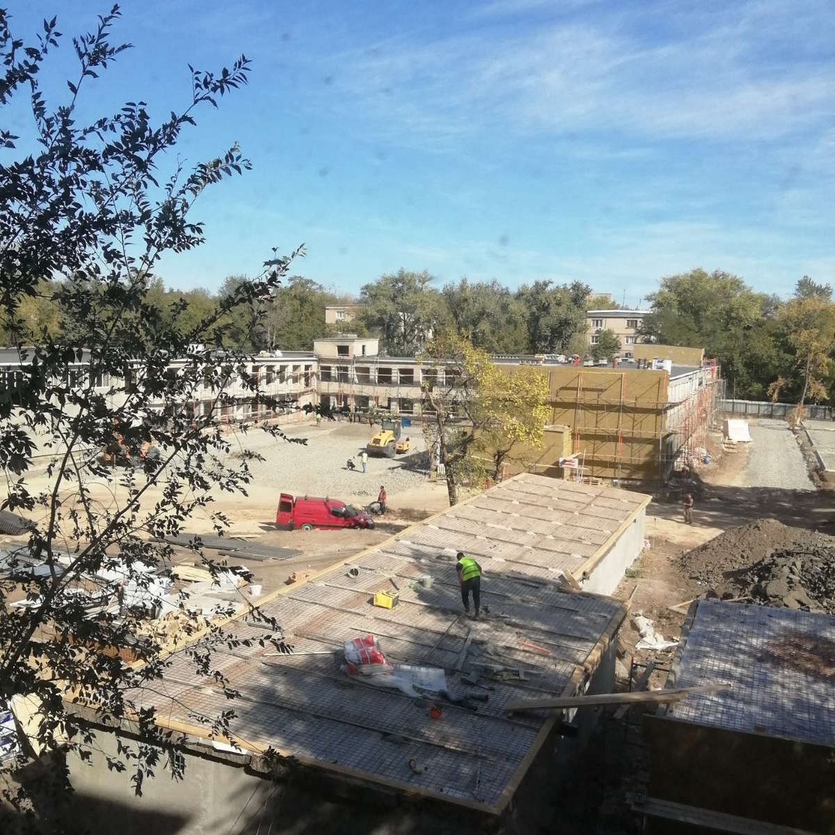 Наша школа капитально закрыта на ремонт. 