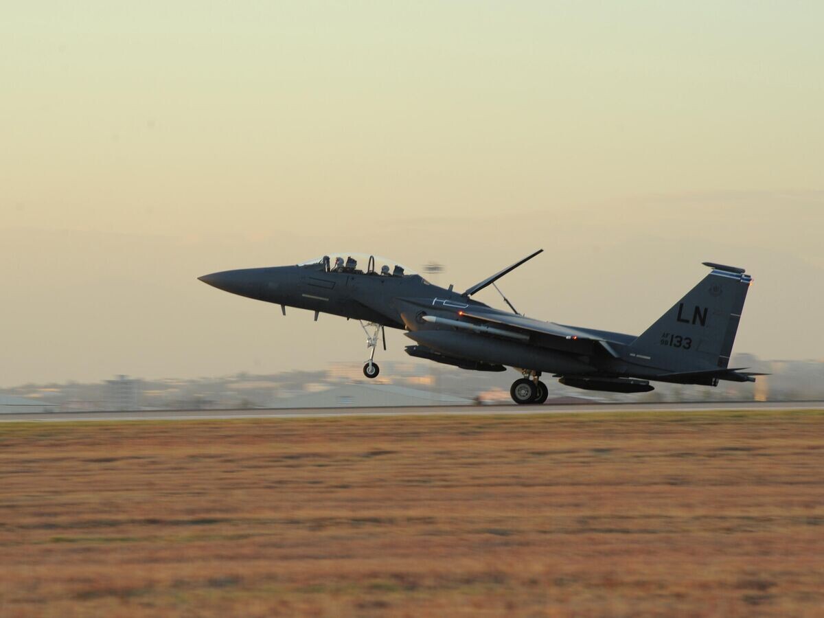    Истребитель ВВС США F-15E Strike Eagle на авиабазе Инджирлик, Турция© U.S. Air Force /Airman 1st Class Daniel Lile