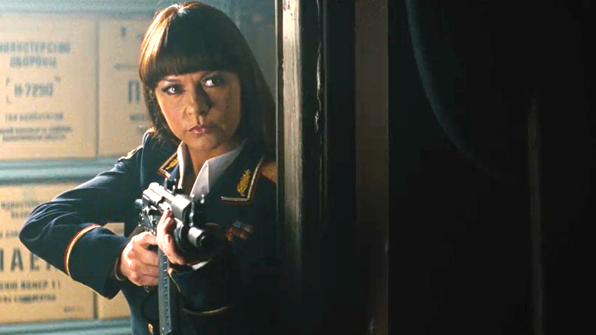 Кадр из кинофильма "РЭД-2", 2013 г., режиссер Дин Паризо, сценарист Калли Хамнер, композитор Алан Силвестри (скриншот) 