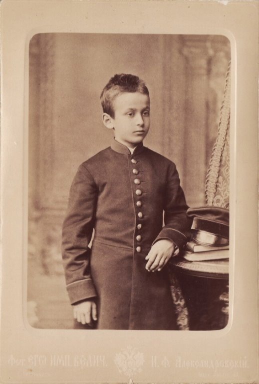 Портрет гимназиста, 1880-е. Санкт-Петербург, фотография И. Ф. Александровского, альбуминовый отпечаток. © Коллекция А. А. Классена, Санкт-Петербург