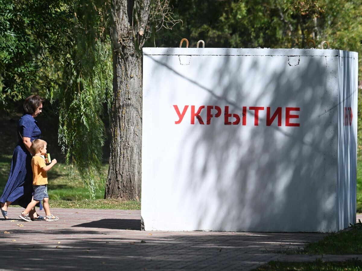    Железобетонное модульное сооружение для защиты людей от обстрелов в Белгороде© РИА Новости / Михаил Воскресенский