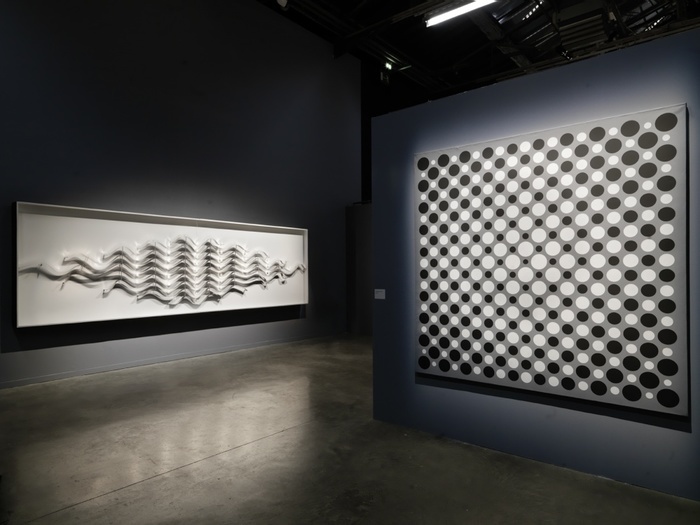 Вид экспозиции ретроспективы Хулио Ле Парка в Пале Токио, Париж. 2013. 