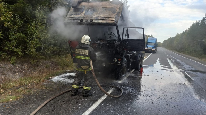    Грузовик сгорел на трассе в КарелииГКУ РК "ОПС по Пряжинскому району" / ВК