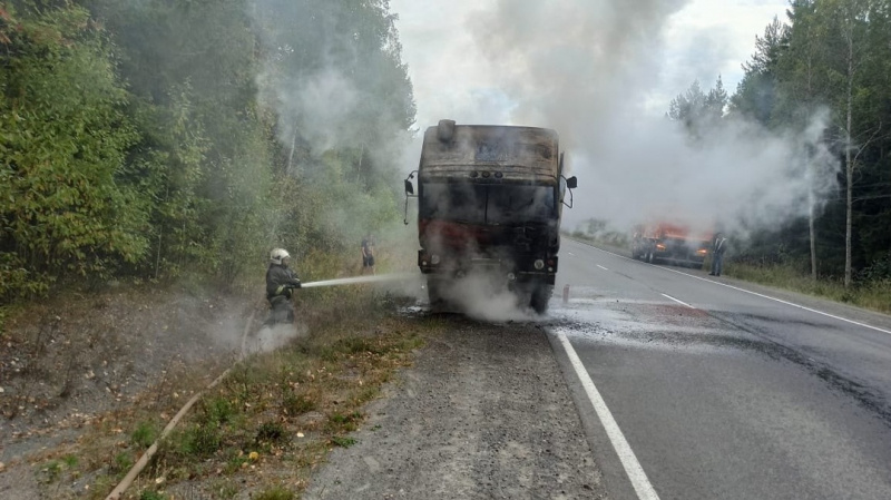    Грузовик сгорел на трассе в КарелииГКУ РК "ОПС по Пряжинскому району" / ВК