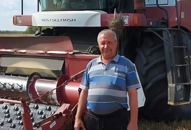    Александр Круглов из Бугурусланского района стал лучшим комбайнёром на этой неделе Белов Михаил Александрович