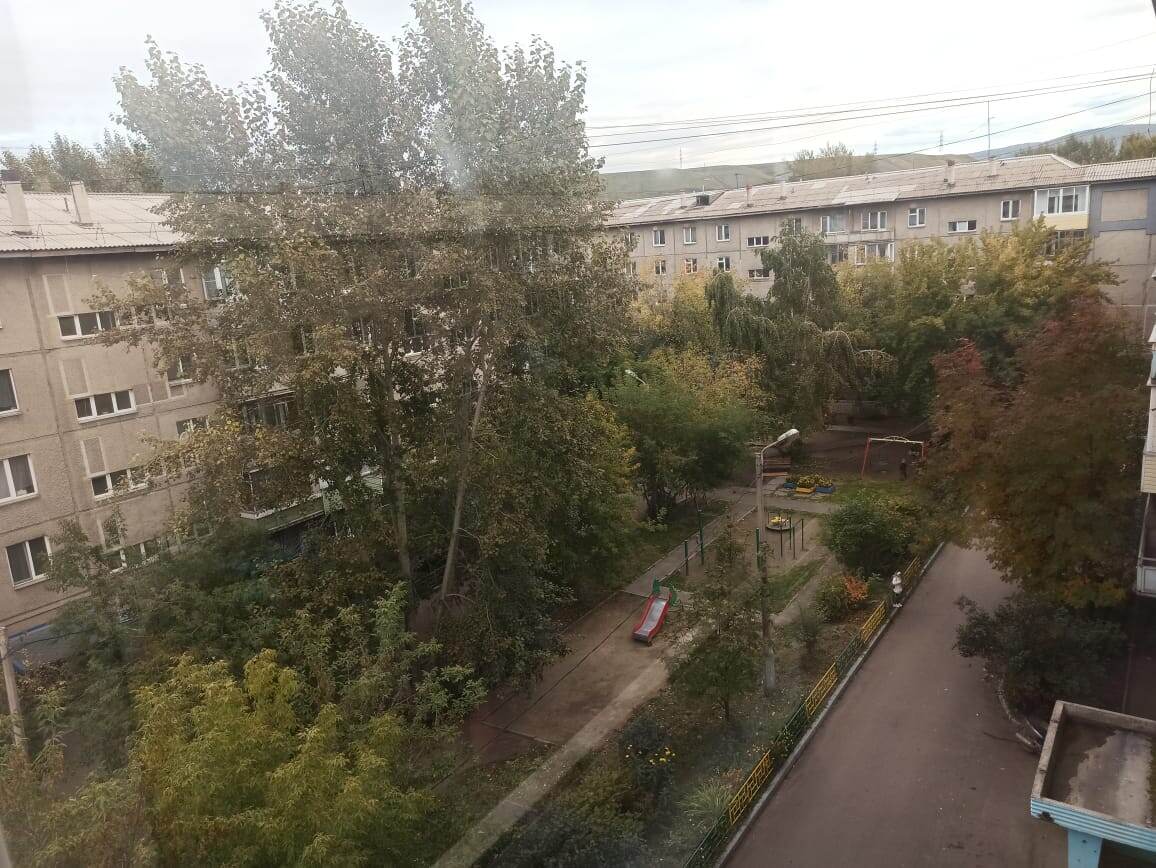Фото автора. Вид во двор с балкона