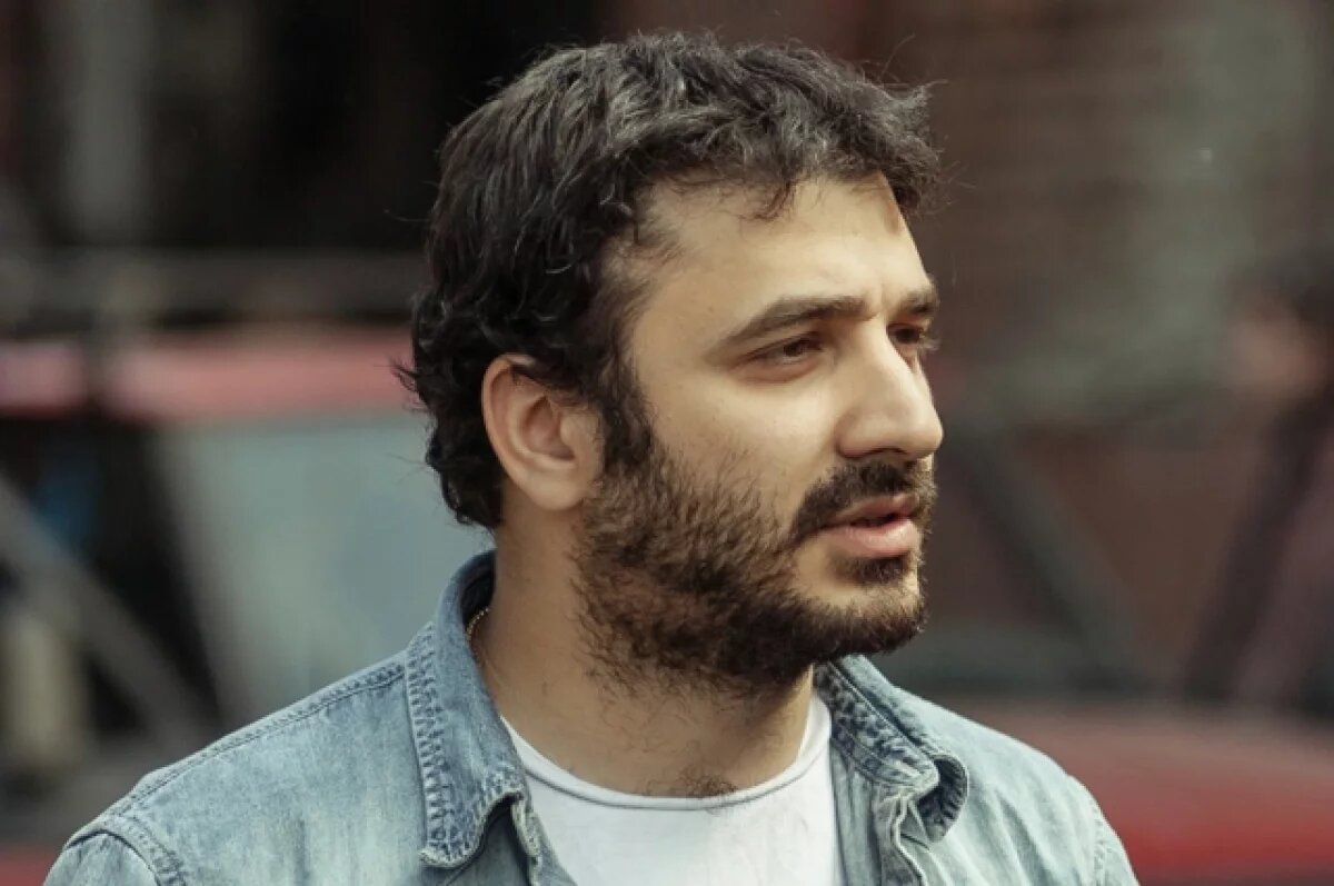    Лишившийся прав режиссер Андреасян признался, что выпил бокал вина