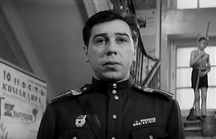  Борис Гитин в фильме «Офицеры». / Фото: www.kino-teatr.ru