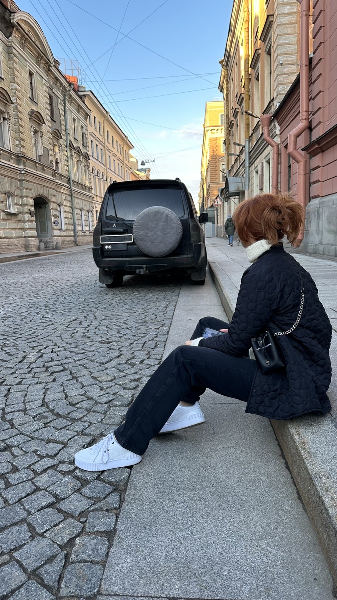 Куртки на холодный сезон нужны разные. Сегодня в подборке пуховиков не будет. Точнее многие называются «пуховики», но они с синтетическим утеплителем. Подойдут на октябрь, ноябрь и теплую зиму. 