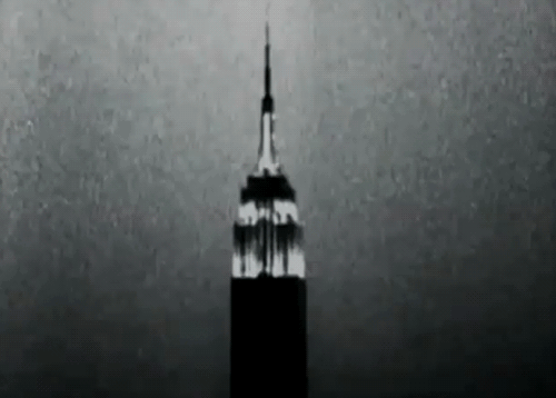 Кадры из фильма Энди Уорхола «Империя» (1964)