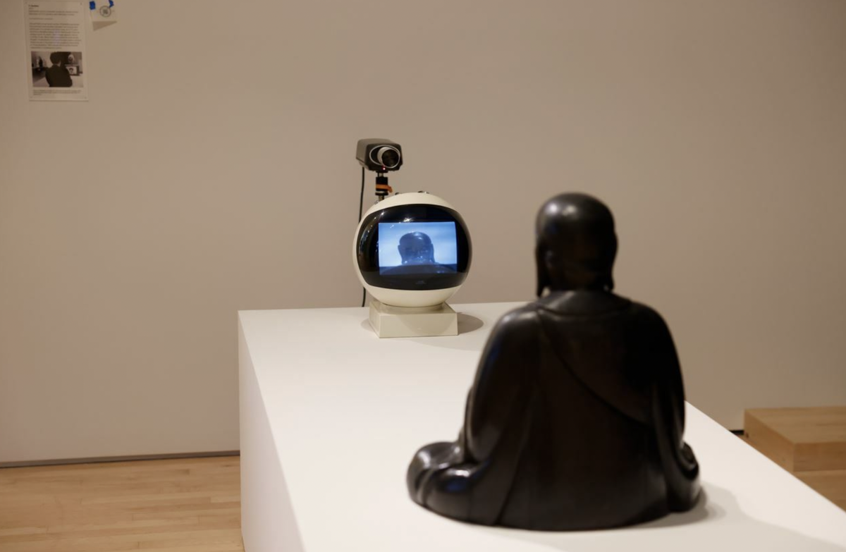 Нам Джун Пайк. ТВ-Будда. 1974