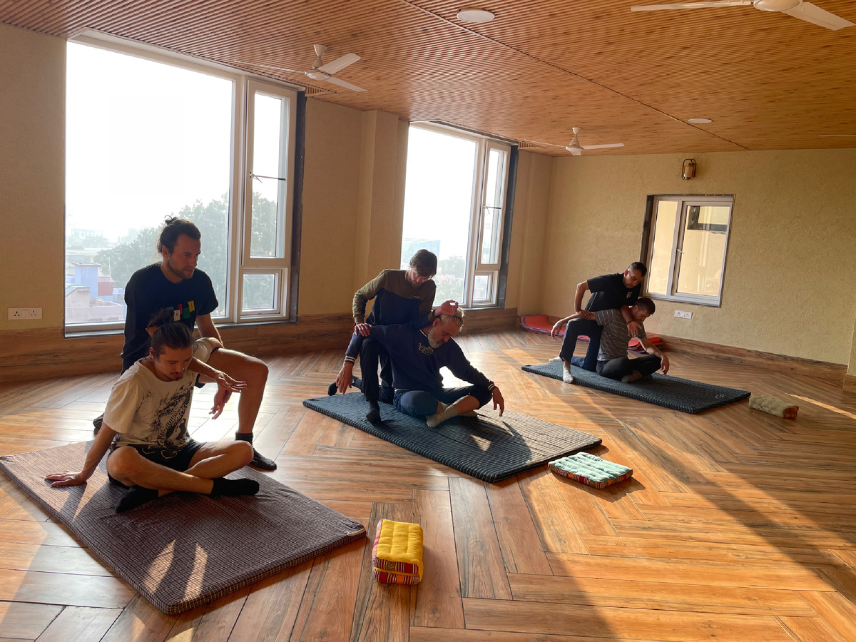 Занятие по йога массажу 