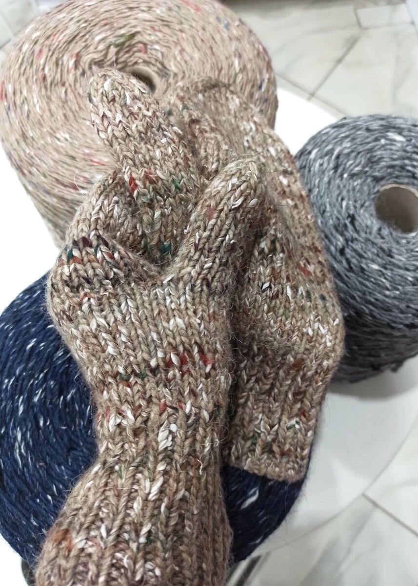 Варежки из пряжи Paella