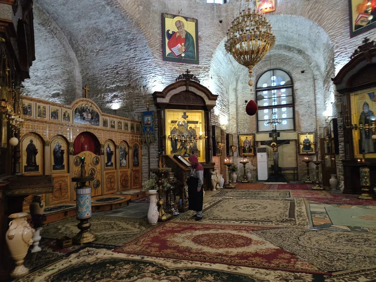 Храм Успения Божией матери 6 века в Дранде (Абхазия). Фото Света ВСвете