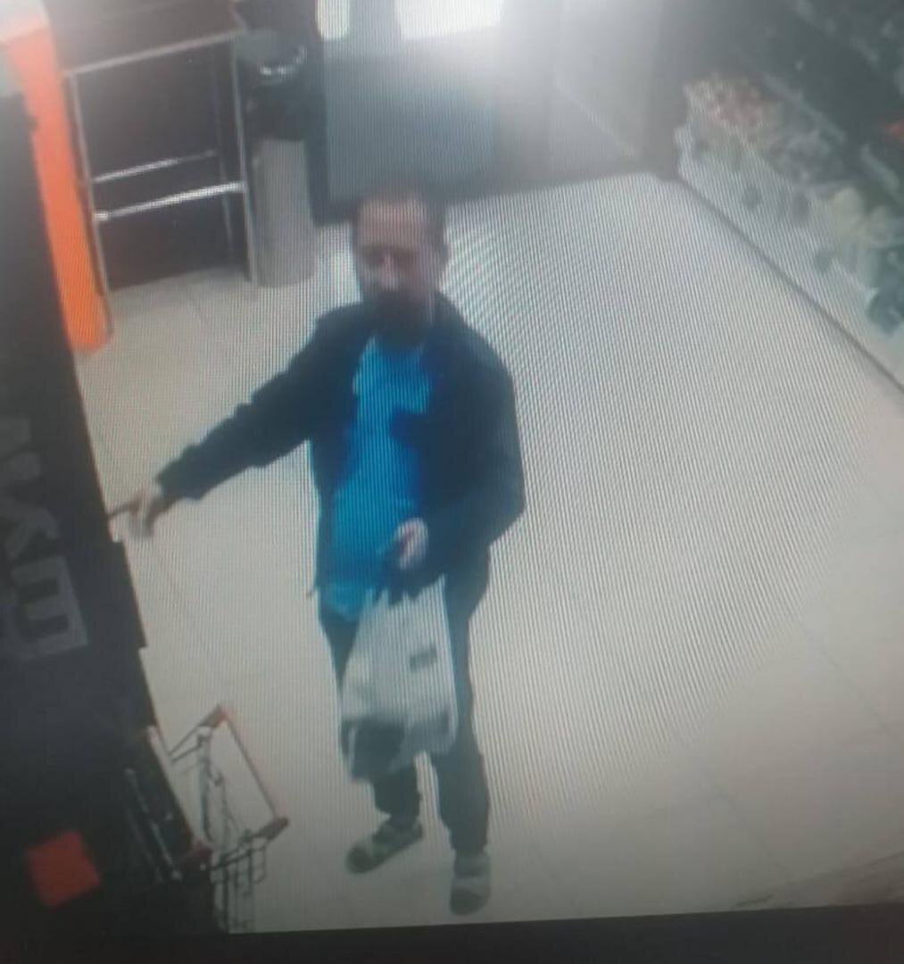    В Курске разыскивают мужчину, расплатившегося за покупки чужой банковской картой