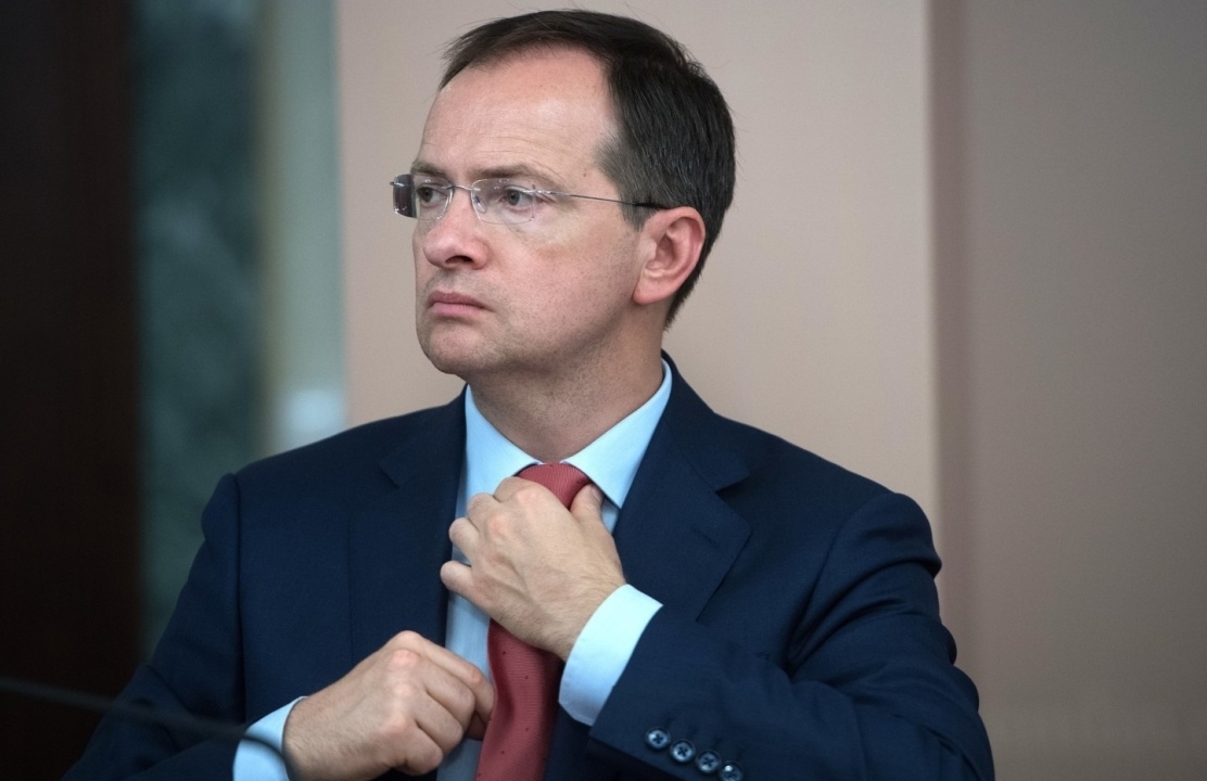    Мединский считает, что вскоре время на образование в школах и вузах сократят