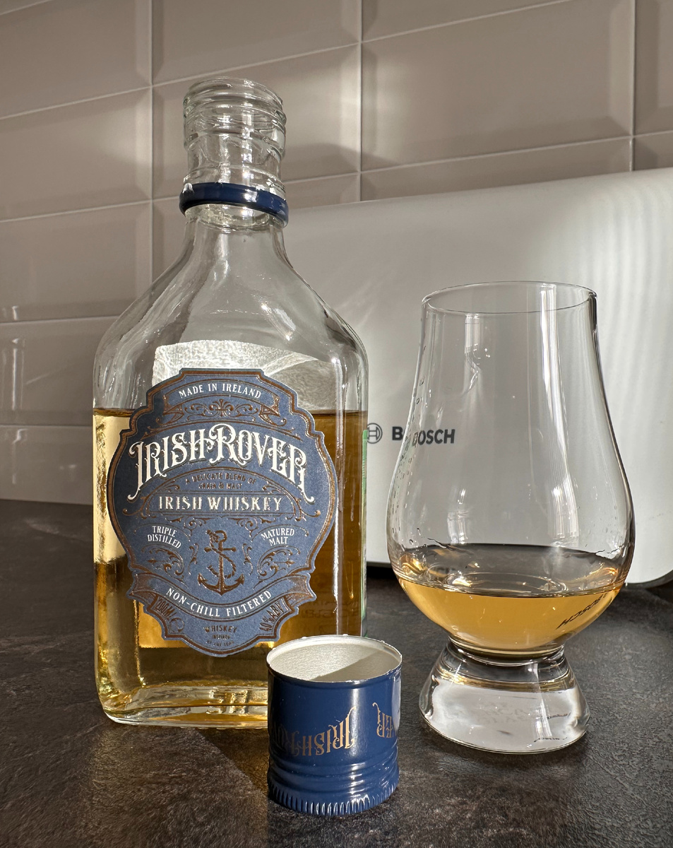 Этикетка сделана интересно и довольно качественно.