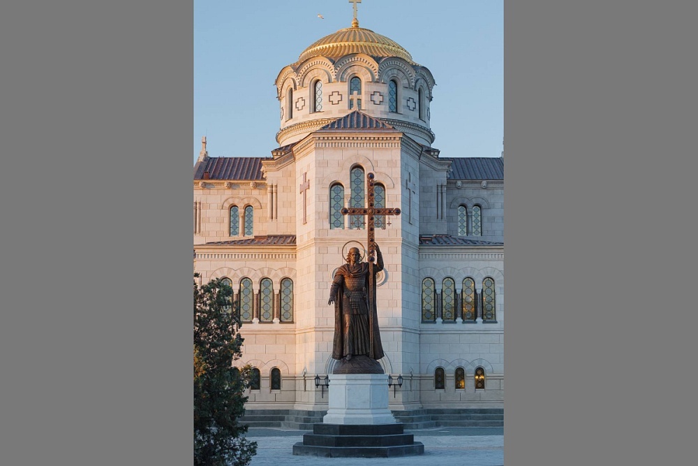    Для многих верующих памятник уже стал местом паломничества. / Фото: t.me/new_chersones