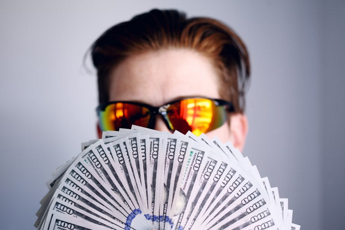     Снега зимой не выпросишь: названы самые жадные мужчины по знаку зодиака