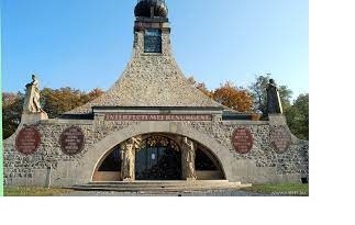 Могила Мира. Памятник и музей. 