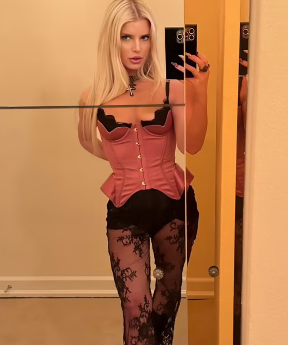    Джессика Симпсон показала фигуруСоцсети Джессики Симпсон