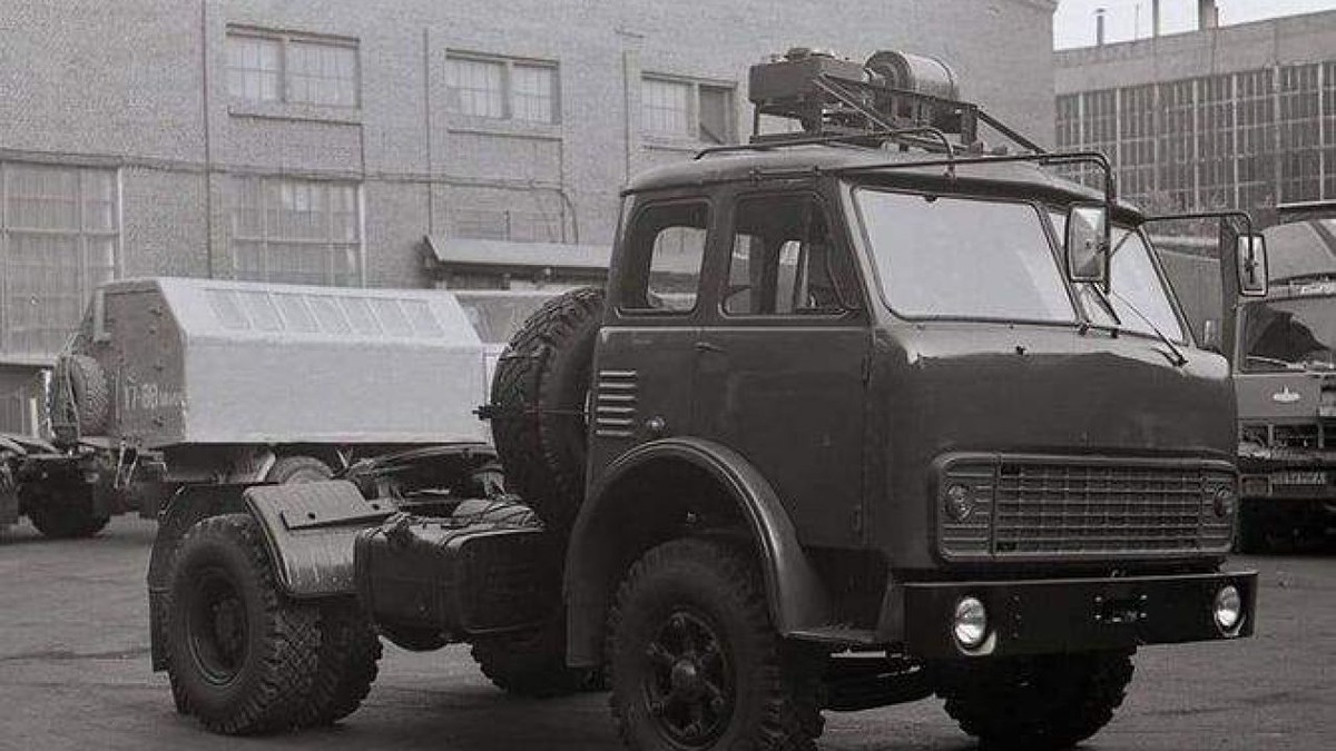 ФВУА-100Н на крыше МАЗ504В