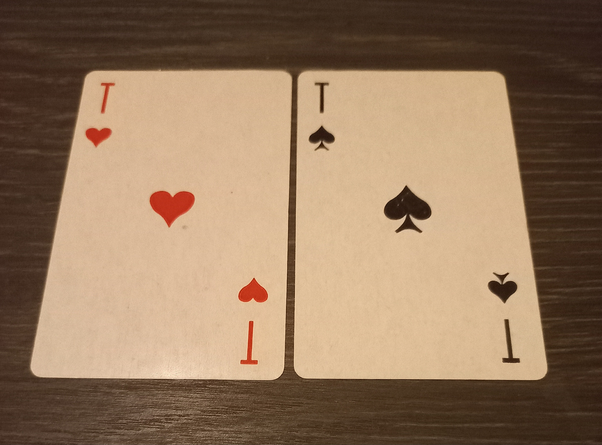 Связка карт показывает развод