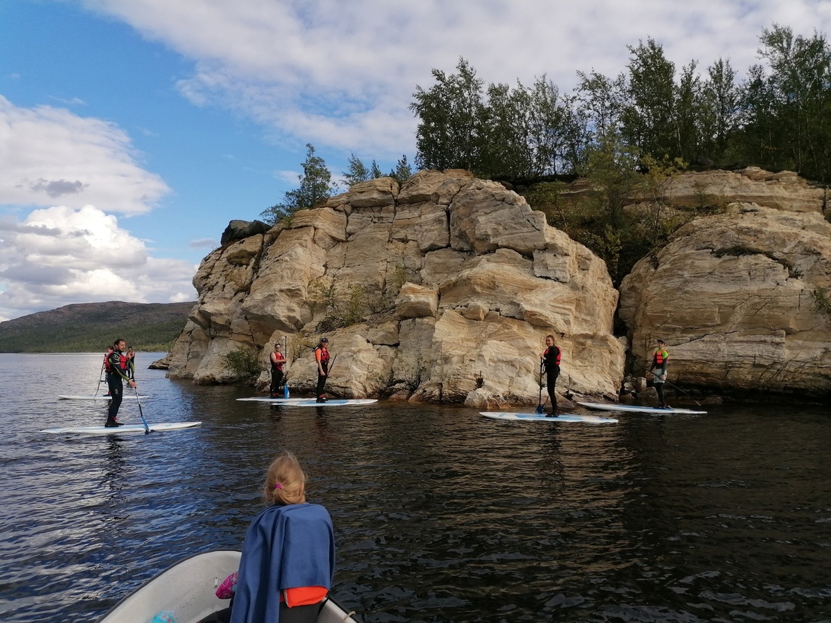 Прогулка на sup-бордах (досках) по озеру Куэтсьярви. Источник фото: vk.com/baza.gf51