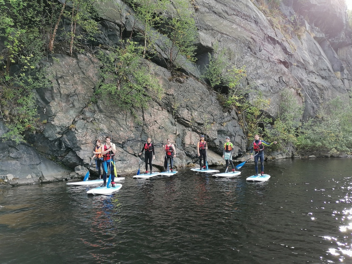 Прогулка на sup-бордах (досках) по озеру Куэтсьярви. Источник фото: vk.com/baza.gf51