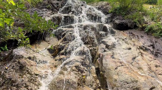 Прекрасный горный Водопад и Расслабляющий шум Воды