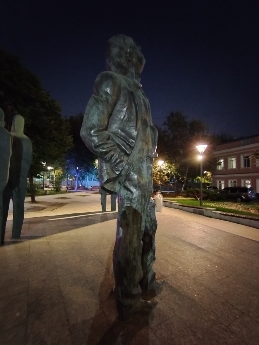 Памятник Иосифу Бродскому (ФОТО АВТОРА)