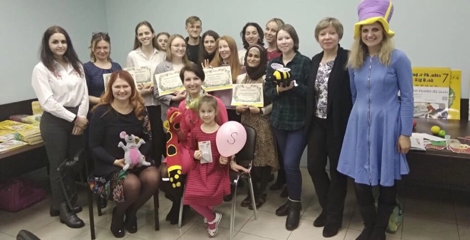 Это я на семинаре по методике Jolly phonics в 2018 году🙂😌