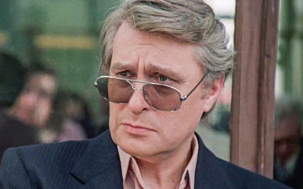 Кадр из кинофильма Эльдара Рязанова «Вокзал для двоих» 1982 г. / Олег Басилашвили в роли Платона Рябинина