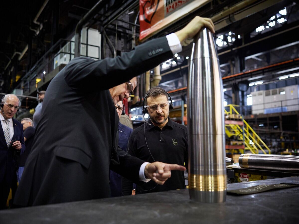    Владимир Зеленский во время посещения завода боеприпасов в Пенсильвании© Фото : Офис президента Украины
