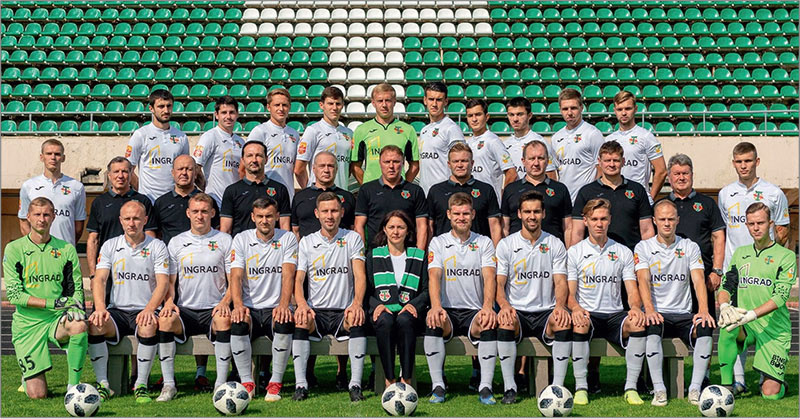 «Торпедо» образца сезона-2018/2019. 
Верхний ряд (слева направо): Олег Калугин, Павел Соломатин, Никита Кашаев, Александр Елисеев, Пётр Устинов, Дамир Трегулов, Артур Галоян, Константин Кертанов, Иван Сергеев, Артём Селюков.

Средний ряд (слева направо): Артём Поникаров, Александр Гасов (массажист), Андрей Гришанов (врач), Валерий Шереметов (тренер вратарей), Александр Гомберг (начальник команды), Игорь Колыванов (главный тренер), Александр Бородкин (тренер), Андрей Шерстобитов (видеооператор), Алексей Завгородний (массажист), Александр Петров (администратор), Андрей Миронов.

Нижний ряд (слева направо): Дмитрий Цицилин, Артём Самсонов, Никита Сергеев, Денис Дёгтев, Максим Шоркин, Елена Еленцева (президент клуба), Сергей Шустиков, Андрей Лях, Константин Троянов, Рагим Садыхов, Дмитрий Голомазов.
