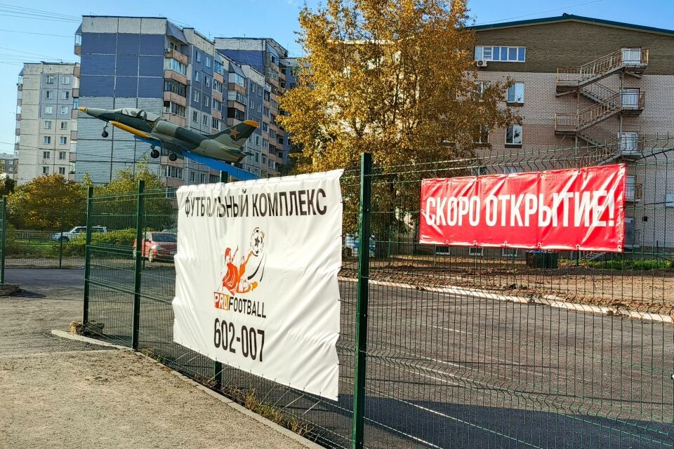    Участок на ул. Взлетной, 2б, где ведется строительство футбольного манежа. Источник: Илья Кочетков