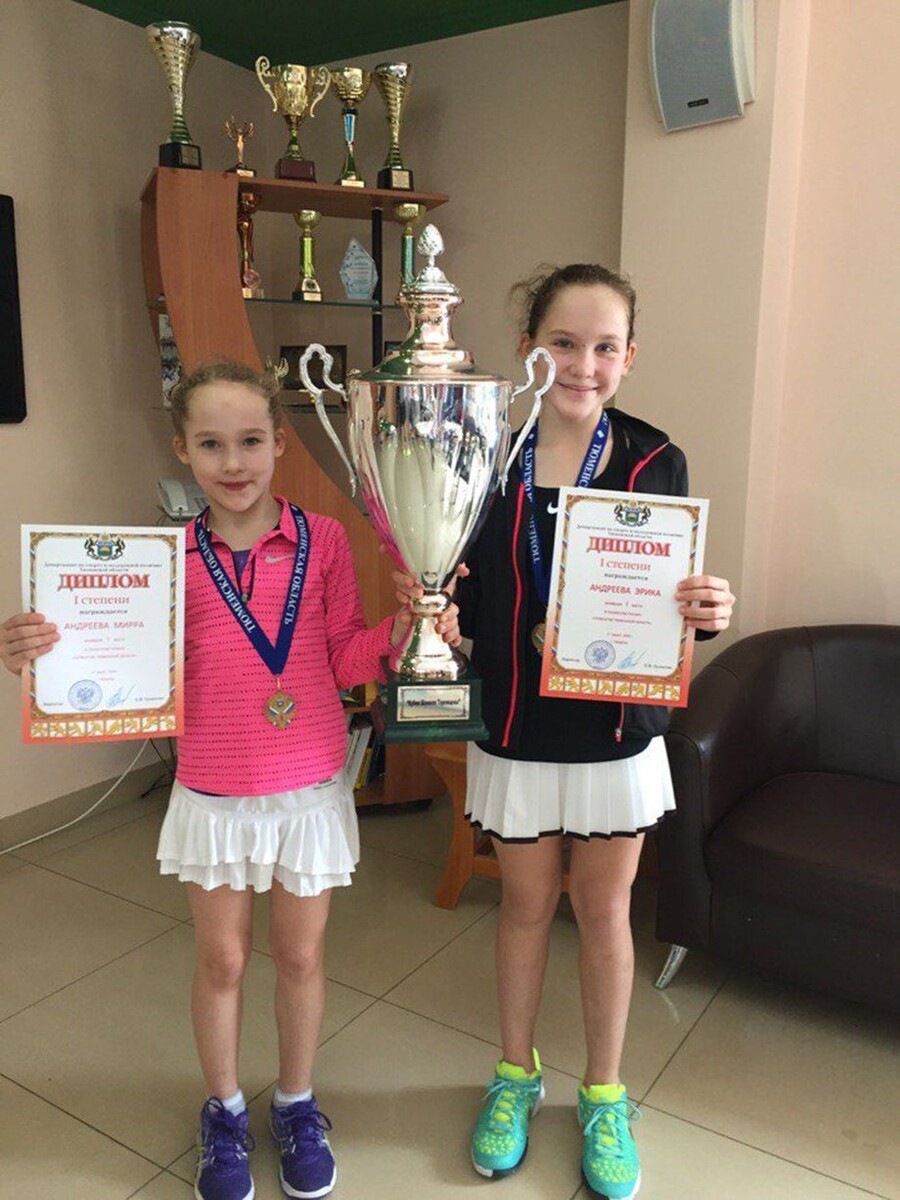 Сестры Андреевы, еще не знающие что их ждёт буквально через 5-7 лет. 