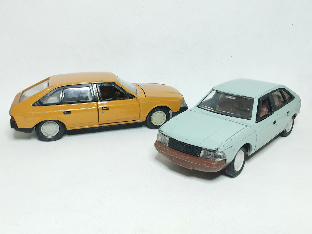 Рис. 2. Саратовские модели Москвичей-2141 в масштабе 1:43 до выполнения реставрационных работ