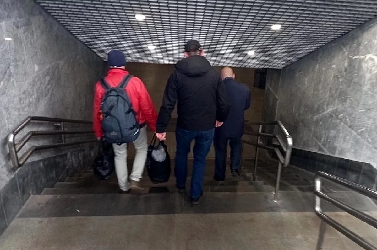    Свердловчанина, задолжавшего миллион по алиментам, сняли с поезда приставы