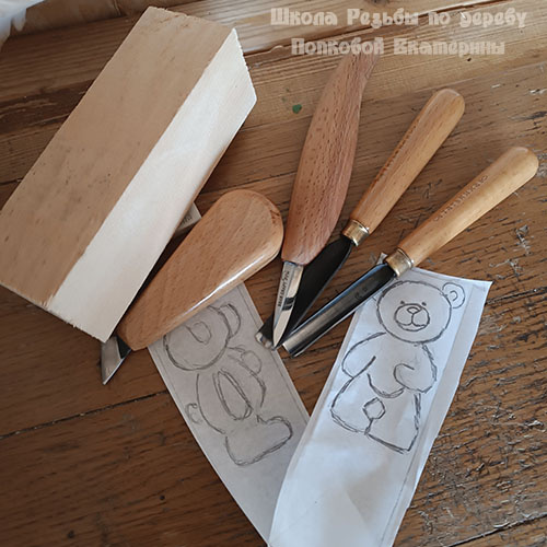Вам понадобится: брусок липа, кедр, или любая порода дерева( 45х45мм), длина бруска должна быть больше, чем эскиз, для возможности закрепления на столе. Инструменты: струбцина, ножовка любая, шуруповерт, резчицкий набор может быть любой, я напишу какие использовала стамески  и ножи. Нож флажок топорик татьянка, нож скульптурный Bear craft, стамески полукруглые татьянка N18 и N10 