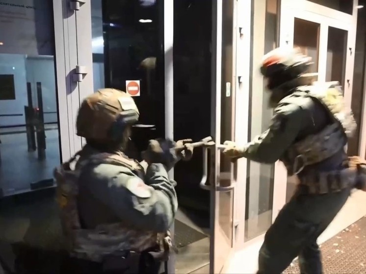     К подозреваемым силовики пришли рано утром. Фото: кадр из видео t.me/rosgvardszo