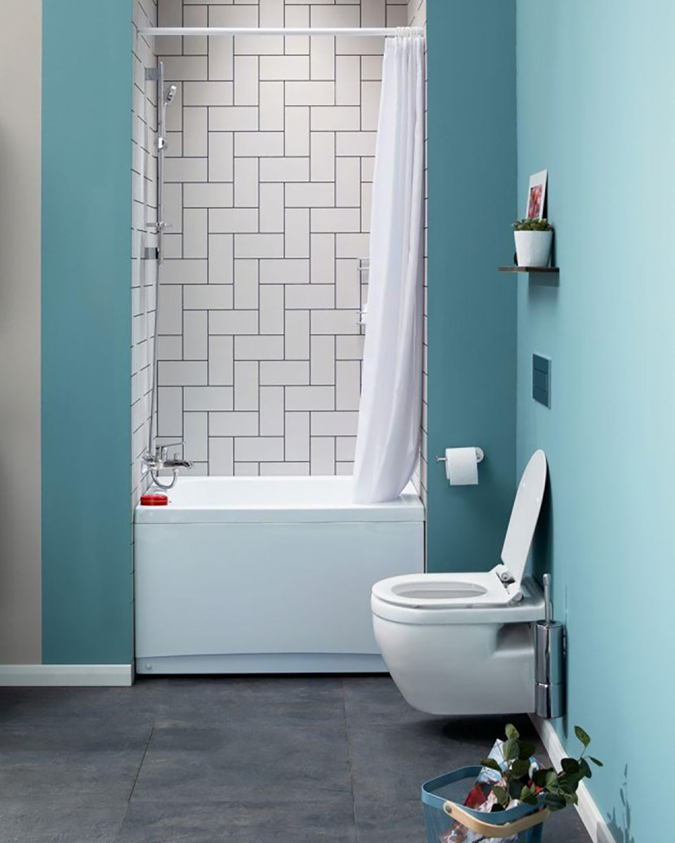 Пример интерьера маленькой ванной комнаты от Aquanet 