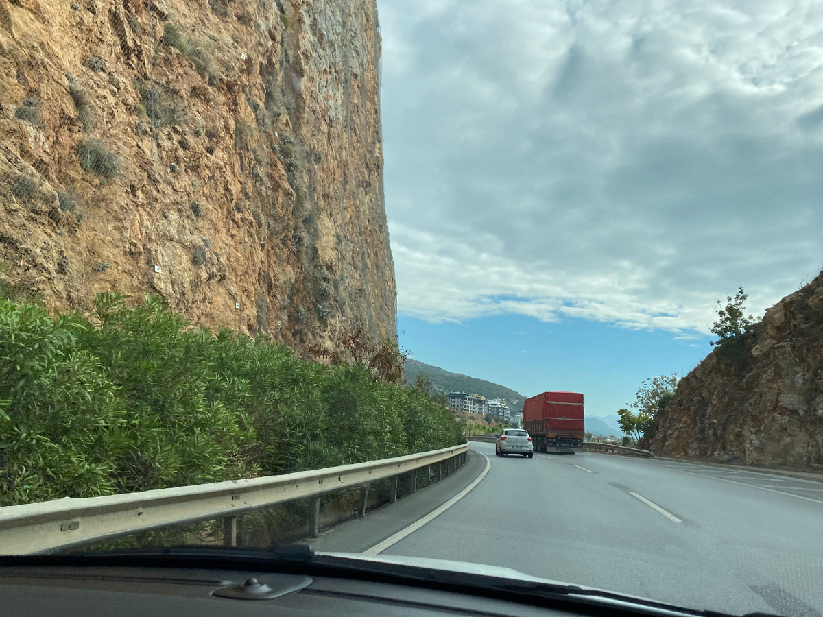 Подъезжаем к Алании