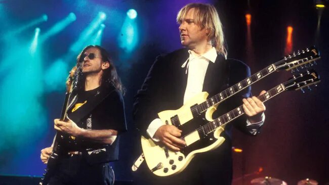 Джедди Ли и Алекс Лайфсон из Rush на сцене в 1994 году