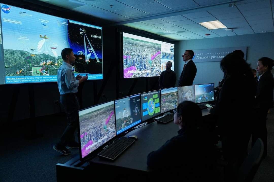 Визит Ринкевичса и латвийских бизнесменов в США (посещение NASA) © соцсети 