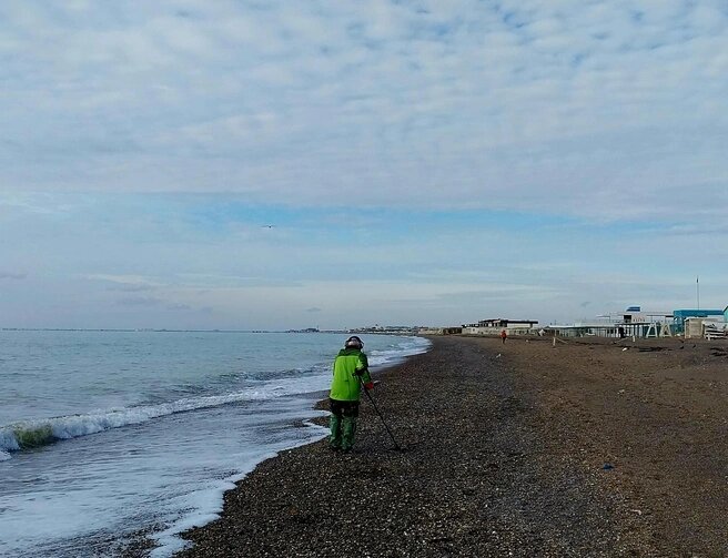 Поисковик потерь на пляже .  фото: картнки яндекса.